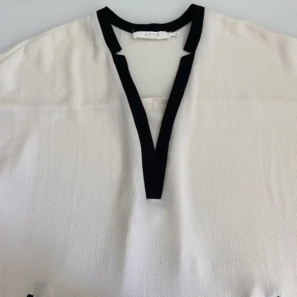 ASTR The Label Dress Womens Large Off White V Neck Crepe Short Sleeve Tunic Mini - Picture 4 of 7